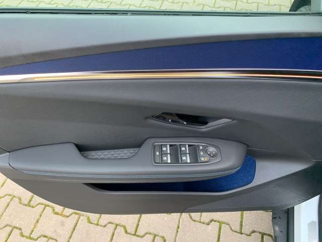 Fahrzeugbild eines Renault Scenic E-TECH