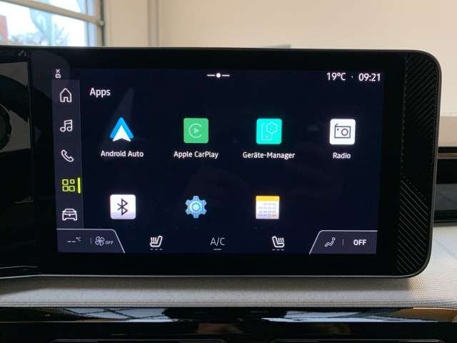 Fahrzeugbild eines Renault 4 E-TECH