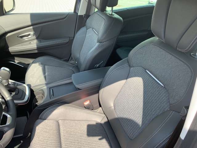 Fahrzeugbild eines Renault Grand Scénic