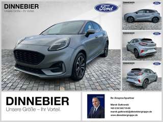 Schräge Frontansicht auf einen Ford Puma , freigestellt