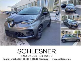 Schräge Frontansicht auf einen Renault ZOE , freigestellt