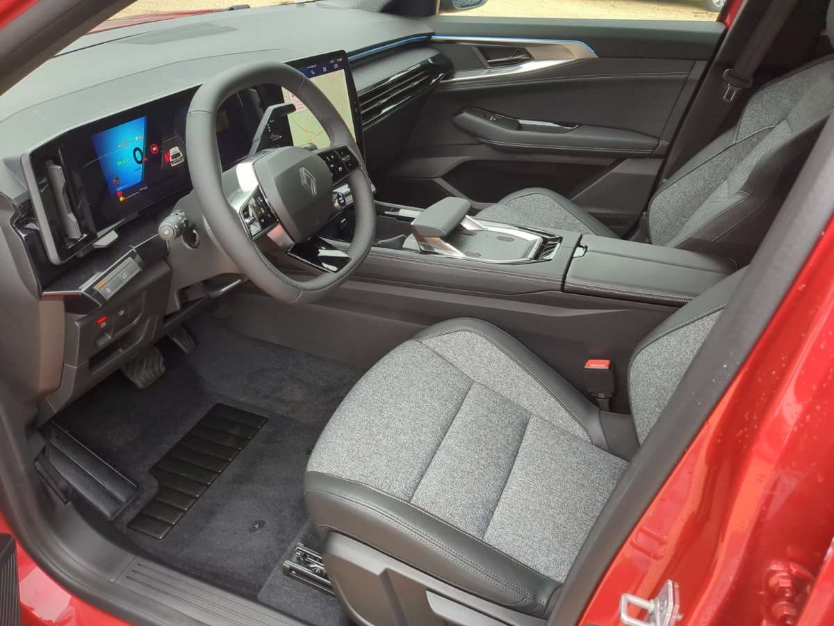 Fahrzeugbild eines Renault Rafale