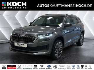 Schräge Frontansicht auf einen Skoda Kodiaq , freigestellt