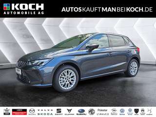 Schräge Frontansicht auf einen SEAT Ibiza , freigestellt