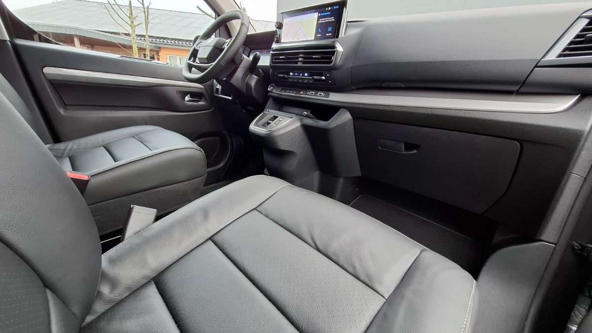 Fahrzeugbild eines Peugeot Traveller