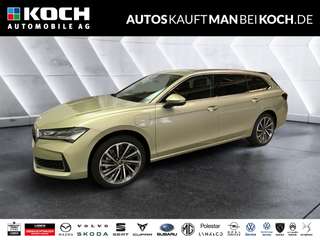Schräge Frontansicht auf einen Skoda Superb , freigestellt