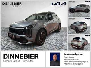 Schräge Frontansicht auf einen Kia Sportage , freigestellt