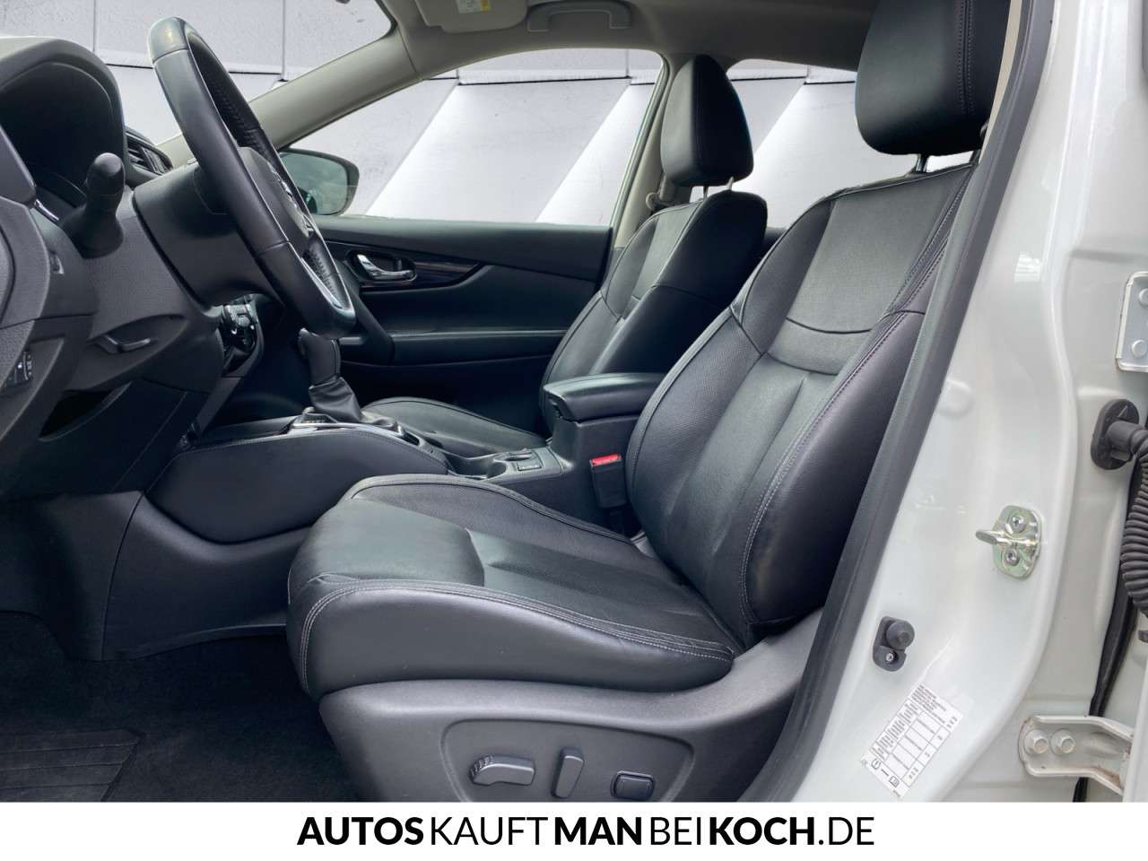 Fahrzeugbild eines Nissan X-TRAIL