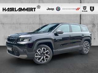 Schräge Frontansicht auf einen Jeep Compass , freigestellt
