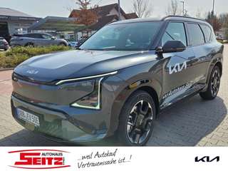 Schräge Frontansicht auf einen Kia EV5 , freigestellt