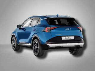 Schräge Frontansicht auf einen Kia Sportage , freigestellt