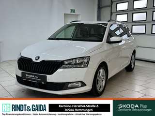 Schräge Frontansicht auf einen Skoda Fabia , freigestellt