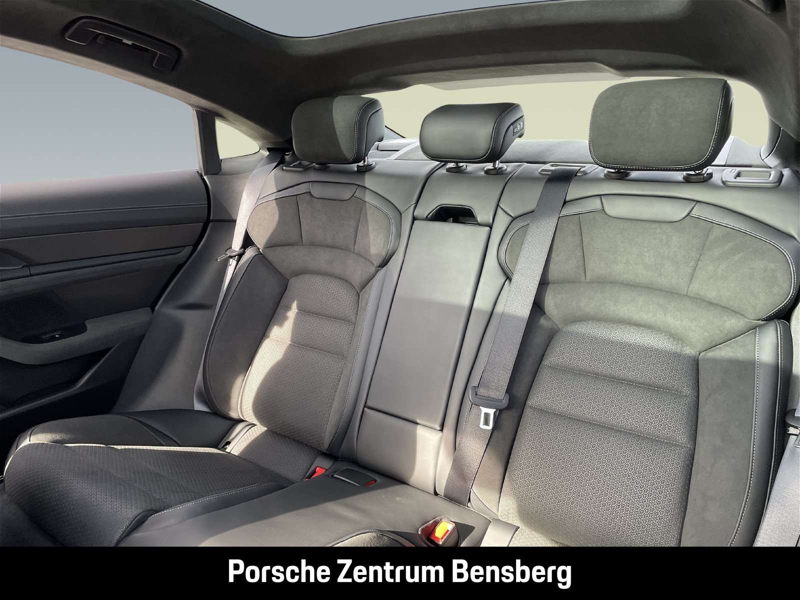 Fahrzeugbild eines Porsche Taycan