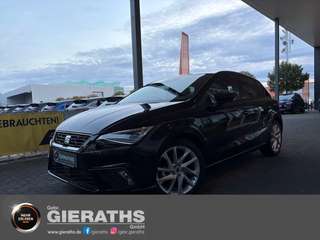 Schräge Frontansicht auf einen SEAT Ibiza , freigestellt