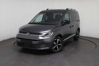 Schräge Frontansicht auf einen Volkswagen Caddy , freigestellt