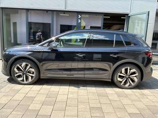 Schräge Frontansicht auf einen Skoda ELROQ , freigestellt