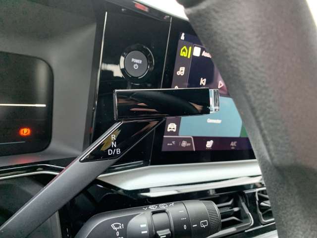 Fahrzeugbild eines Renault 4 E-TECH