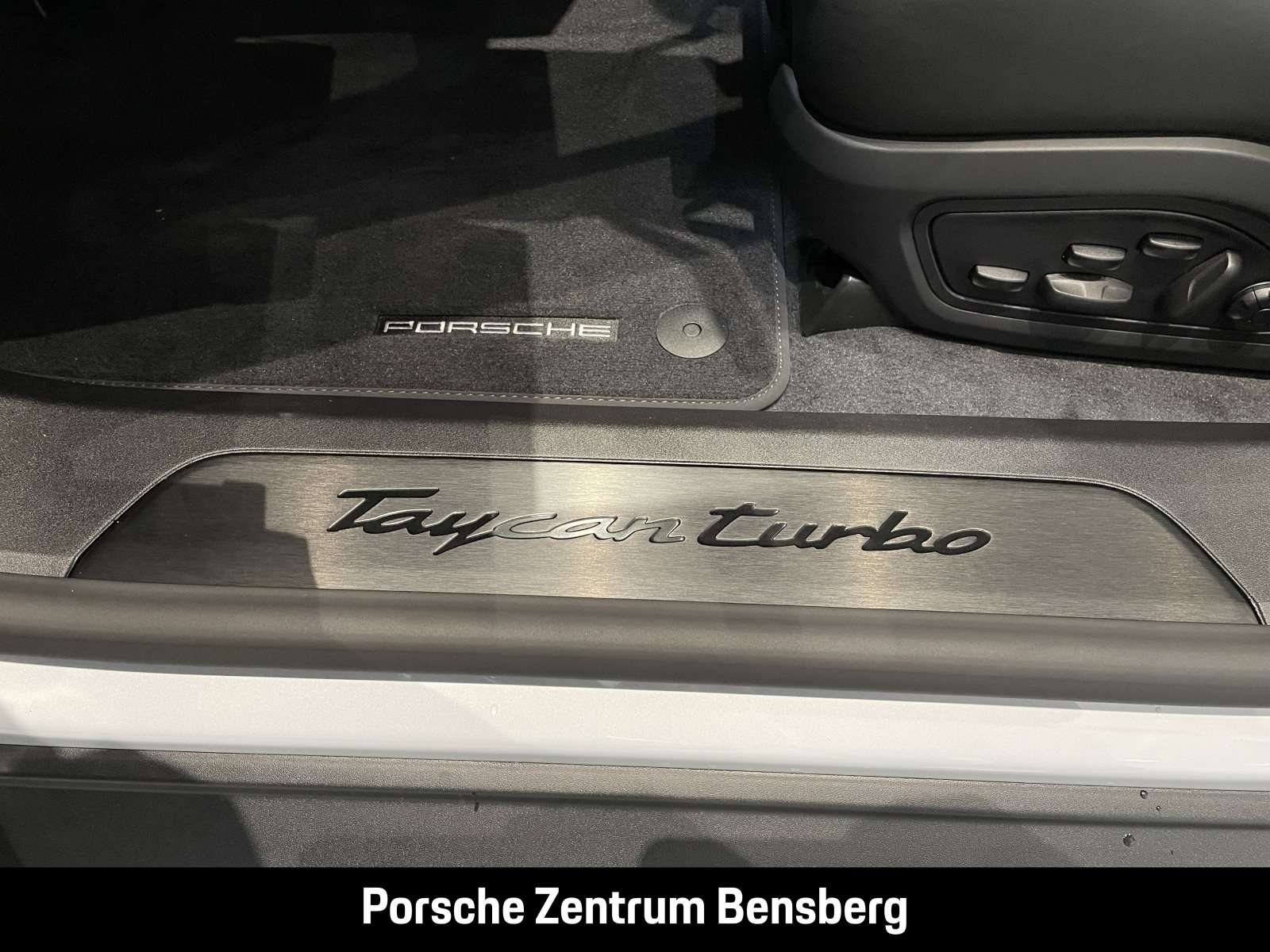 Fahrzeugbild eines Porsche Taycan