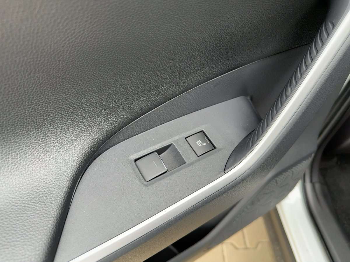 Fahrzeugbild eines Suzuki Across