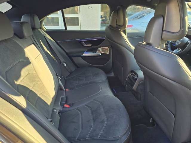 Fahrzeugbild eines Mercedes-Benz E-Klasse