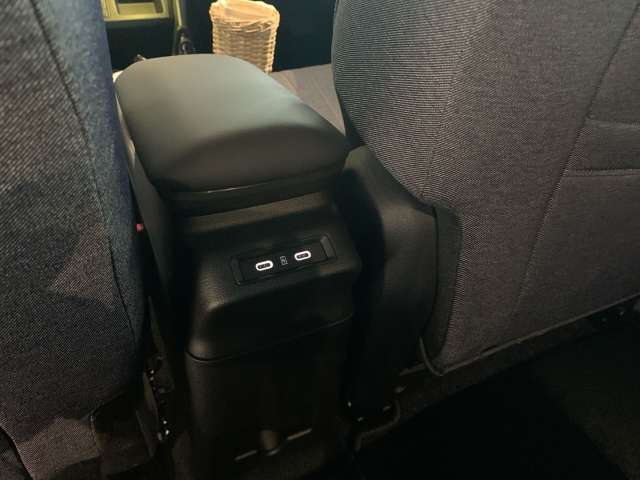 Fahrzeugbild eines Renault 4 E-TECH