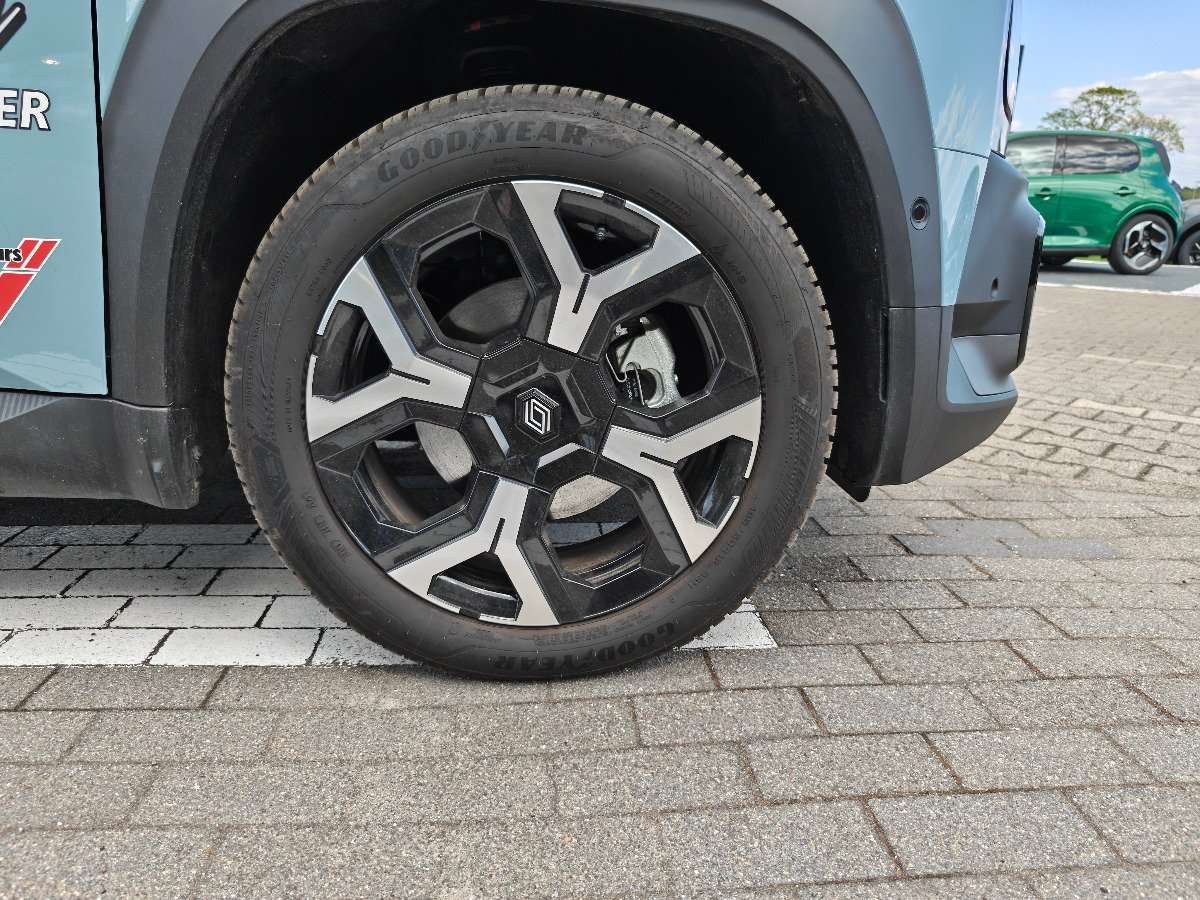 Fahrzeugbild eines Renault 4 E-TECH