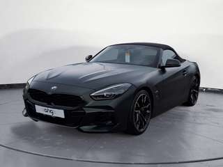Schräge Frontansicht auf einen BMW Z4 , freigestellt