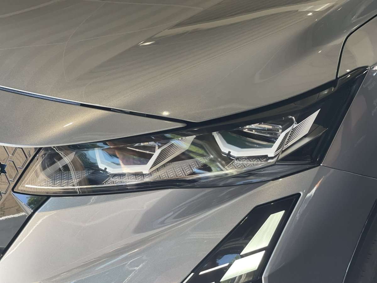Fahrzeugbild eines Renault Rafale