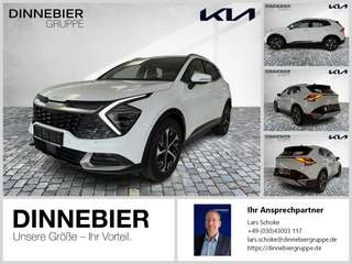 Schräge Frontansicht auf einen Kia Sportage , freigestellt