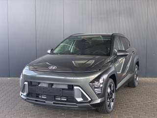 Schräge Frontansicht auf einen Hyundai Kona , freigestellt