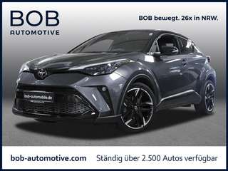 Schräge Frontansicht auf einen Toyota C-HR , freigestellt