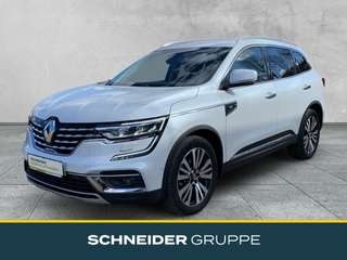 Schräge Frontansicht auf einen Renault Koleos , freigestellt
