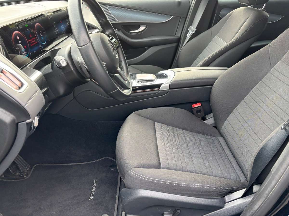 Fahrzeugbild eines Mercedes-Benz EQC