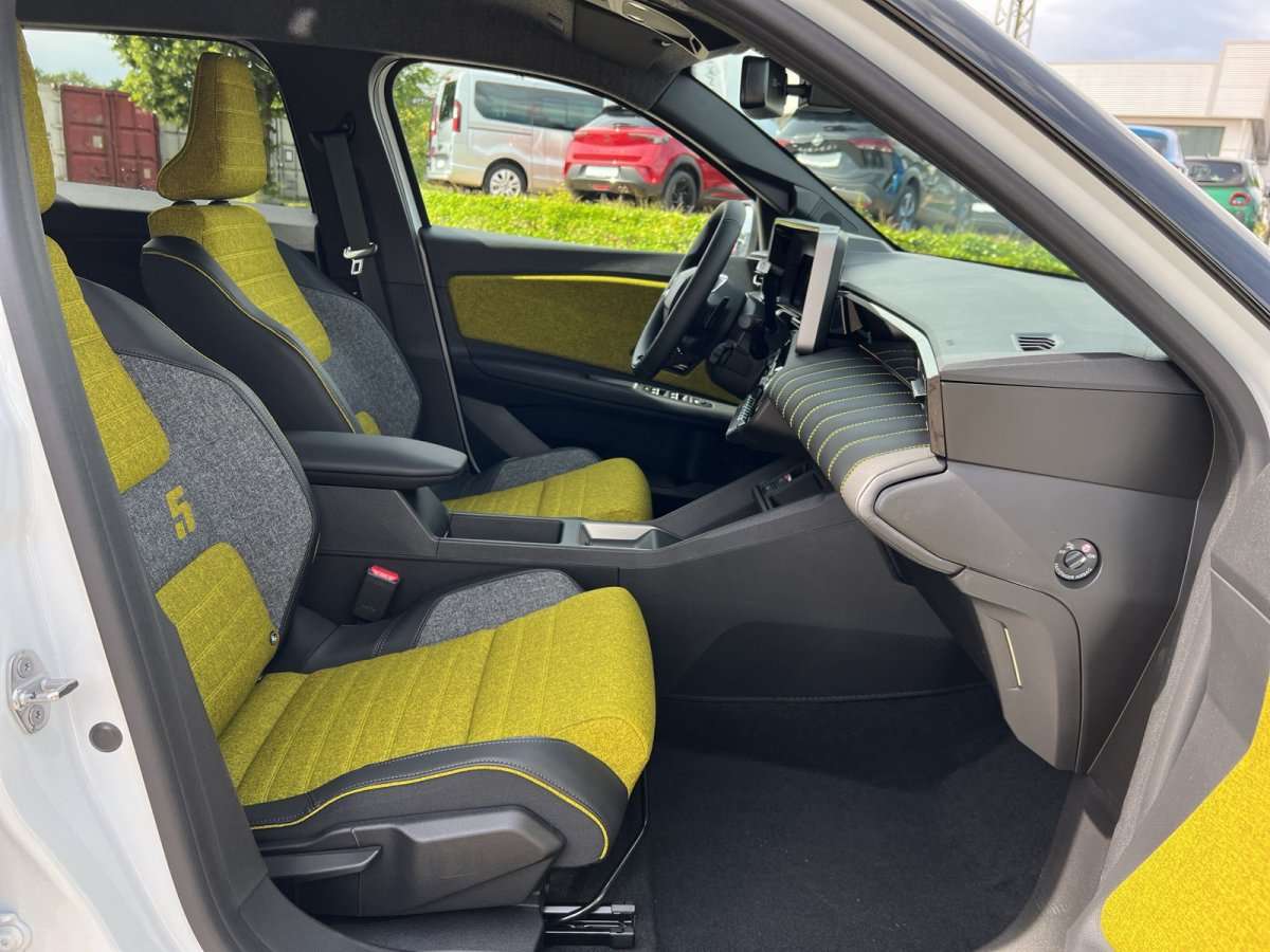 Fahrzeugbild eines Renault 5 E-TECH
