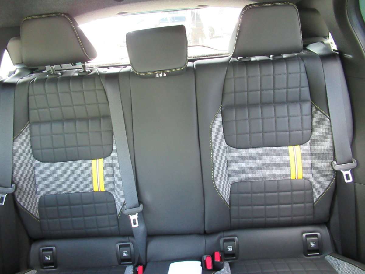 Fahrzeugbild eines Renault 4 E-TECH