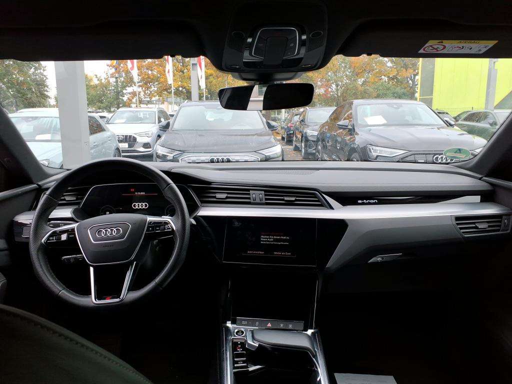 Fahrzeugbild eines Audi e-tron