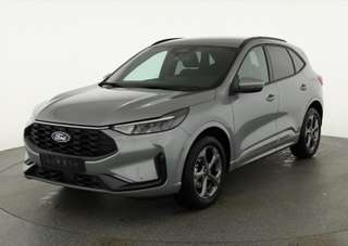 Schräge Frontansicht auf einen Ford Kuga , freigestellt