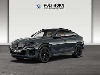 Schräge Frontansicht auf einen BMW X6 , freigestellt