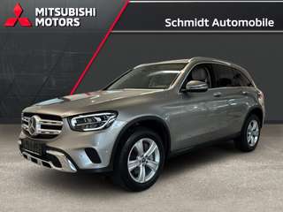 Schräge Frontansicht auf einen Mercedes-Benz GLC , freigestellt