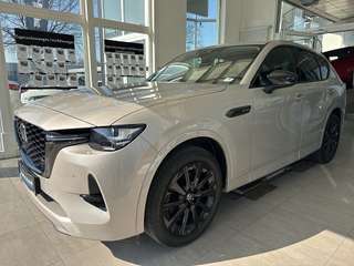 Schräge Frontansicht auf einen Mazda CX-60 , freigestellt