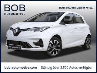 Schräge Frontansicht auf einen Renault ZOE , freigestellt
