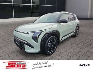 Schräge Frontansicht auf einen Kia EV3 , freigestellt