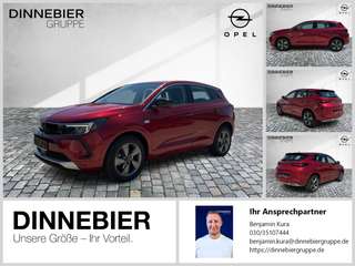 Schräge Frontansicht auf einen Opel Grandland X , freigestellt