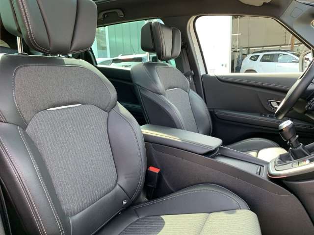 Fahrzeugbild eines Renault Grand Scénic