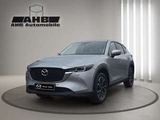 Schräge Frontansicht auf einen Mazda CX-5 , freigestellt