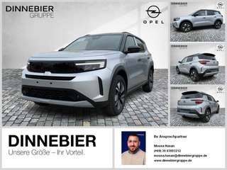 Schräge Frontansicht auf einen Opel Frontera , freigestellt