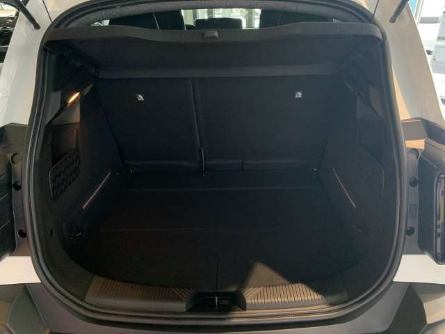 Fahrzeugbild eines Renault 4 E-TECH