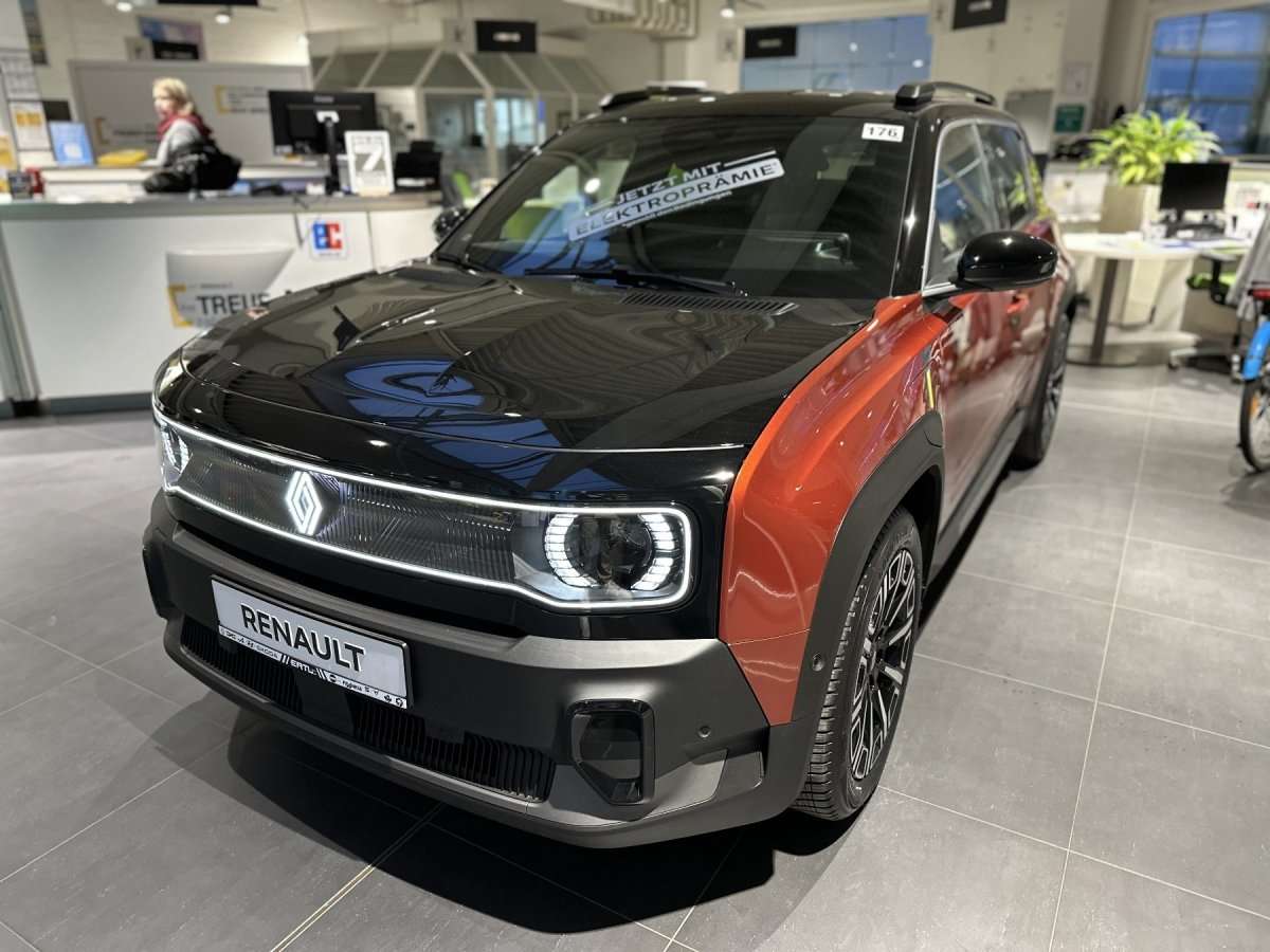 Fahrzeugbild eines Renault 4 E-TECH
