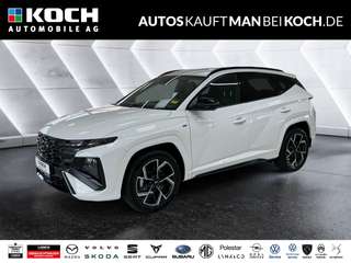 Schräge Frontansicht auf einen Hyundai Tucson , freigestellt