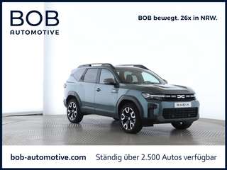 Schräge Frontansicht auf einen Dacia Bigster , freigestellt